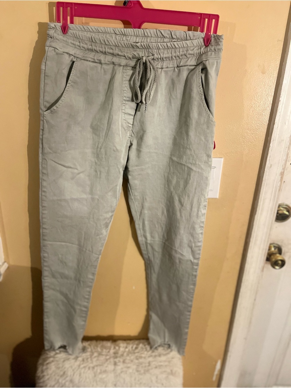 Woman’s Light Gray Drawstring Casual Pants